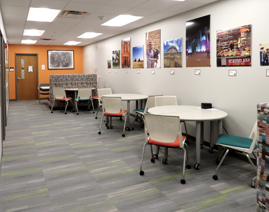 Round tables and chairs in the Reeg Academic Resource Center's writing center